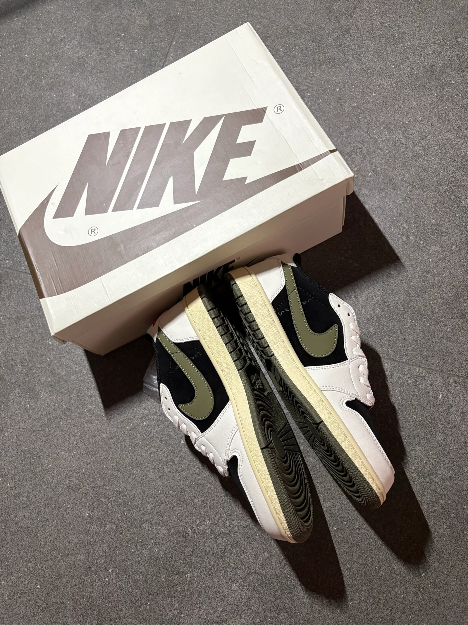 Air Jordan 1 Retro Low Golf x Travis Scott « Neutral Olive » – photo 4